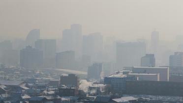La ville d'Oulan-Bator dans un brouillard de pollution, le 21 janvier 2018 en Mongolie [BYAMBASUREN BYAMBA-OCHIR / AFP]