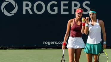 Kristina Mladenovic et Caroline Garcia lors du tournoi WTA de Montréal, le 29 juillet 2016 [Minas Panagiotakis / GETTY IMAGES NORTH AMERICA/AFP/Archives]