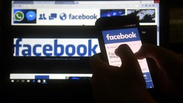Les données personnelles de "jusqu'à 2,7 millions" d'utilisateurs européens de Facebook ont pu être transmises de "manière inappropriée" à la firme britannique Cambridge Analytica [NORBERTO DUARTE                  / AFP/Archives]