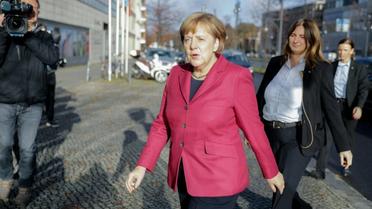 Angela Merkel arrive à des pourparlers sur la formation d'un gouvernement de coalition le 17 novembre 2017 à Berlin [Kay Nietfeld / dpa/AFP]