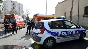 Pompiers et policiers  sur le lieu d'une fusillade le 23 mars 2013 à Marseille [Gerard Julien / AFP/Archives]