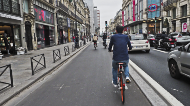 Même après les grèves, la pratique du vélo continue d'exploser à Paris.