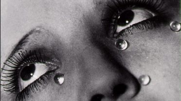Les larmes, photo culte de Man Ray a été prise en 1932 dans le cadre d’une publicité pour le Mascara