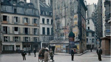 Le 25 juillet 1914, Stéphane Passet immortalisait ce carrefour du 2e arrondissement de Paris grâce au procédé de l'autochrome