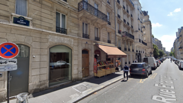 La rue Erlanger est située dans le 16e arrondissement de Paris.