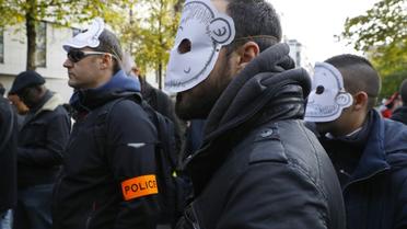 Manifestation de policiers, le 3 novembre 2016 à Paris, devant le siège de l'inspection générale de la police nationale (IGPN) [PATRICK KOVARIK / AFP]