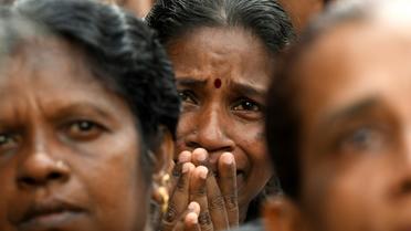 Une chrétienne prie le 28 avril 2019 près du sanctuaire Saint-Antoine à Colombo, cible des attaques jihadistes [LAKRUWAN WANNIARACHCHI / AFP]