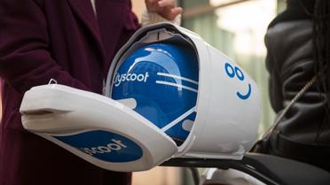 Les scooters électriques en libre-service Cityscoot seront désormais munis de deux casques.