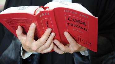 Le Code du travail français : plus de 3.900 pages, une dizaine de milliers d'articles et 1,5 kg en version imprimée. 