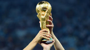 Depuis la Coupe du monde 1998 en France, 32 équipes participent à la Coupe du Monde.