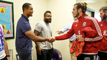 Thierry Dusautoir et Gareth Bale se sont rencontrés à Cardiff.