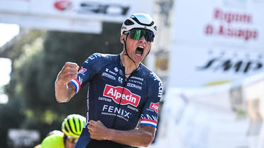 Mathieu Van der Poel a remporté le Tour des Flandres pour la 2e fois de sa carrière.
