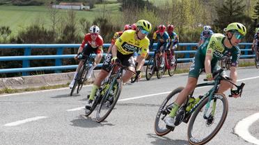 Primoz Roglic, leader du classement général du Tour du Pays Basque, a été pris dans la chute.