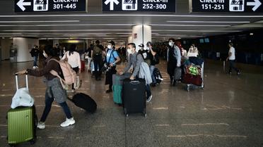 Des voyageurs à l'aéroport de Rome, le 3 juin 2020 [Filippo MONTEFORTE / AFP/Archives]