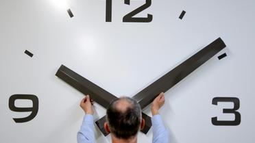 La Commission européenne veut mettre fin aux changements d'heure, en laissant chaque pays trancher [JEAN-SEBASTIEN EVRARD / AFP/Archives]