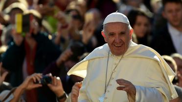Le pape François arrive place Saint Pierre au Vatican, le 12 octobre 2016 à Rome [ALBERTO PIZZOLI / AFP]