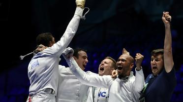 Les épéistes français champions du monde par équipes à Budapest le 22 juillet 2019 [Peter Kohalmi / AFP]