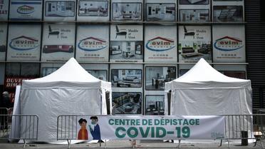 Centre mobile de dépistage du Covid-19 à Clichy-sous-Bois, le 22 mai 2020 [STEPHANE DE SAKUTIN / AFP]