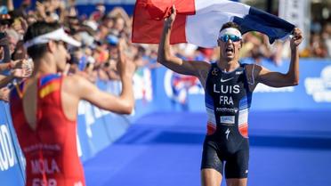 Le Français Vincent Luis décroche son premier titre de champion du monde de triathlon à Lausanne le 31 août 2019 [FABRICE COFFRINI / AFP]