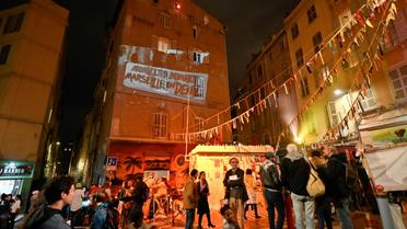 Rassemblement rue d'Aubagne à Marseille le 4 novembre 2019 en hommage aux personnes mortes dans l'effondrement de deux immeubles un an plus tôt [GERARD JULIEN / AFP]