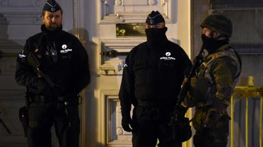Policiers et militaires déployés le 22 novembre 2015 à Bruxelles en alerte antiterroriste maximale [EMMANUEL DUNAND / AFP]