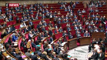 Loi anticasseurs : les réactions après l'abstention de 50 députés LREM