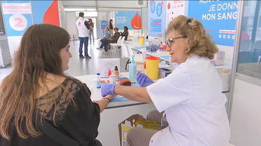 Agnès Buzyn donne son sang à l?occasion de la Journée mondiale
