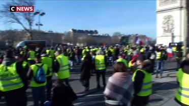 Gilets jaunes : une manifestation calme ponctuée par quelques heurts à Paris