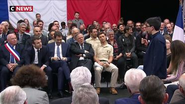 Grand débat : un collégien interpelle Emmanuel Macron sur l'urgence climatique