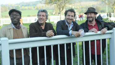 Lucien Jean-Baptiste, Alain Chabat, Edouard Baer et Philippe Duquesne dans Turf.