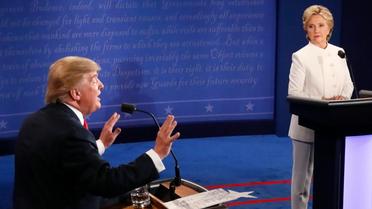Donald Trump et Hillary Clinton lors du 3ème et dernier débat, le 20 octobre 2016 à l'Université du Nevada à Las Vegas [Mark  RALSTON / AFP]