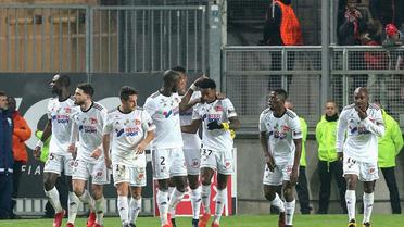 L'attaquant d'Amiens SC Serge Gakpé (N.37) a ouvert le score face à Monaco pour le retour du club au stade de La Licorne, le 17 novembre 2017 [FRANCOIS NASCIMBENI / AFP]