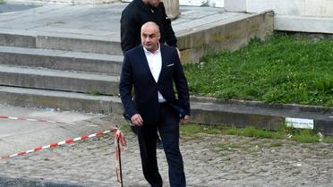 Serge Ayoub (C), fondateur de la "Troisième voie" arrive au tribunal d'Amiens le 27 mars 2017 [FRANCOIS LO PRESTI / AFP/Archives]