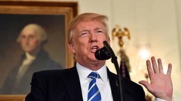 Donald Trump fait l'éloge de son long périple en Asie lors d'une allocution à la Maison Blanche le 15 novembre [Nicholas Kamm / AFP]
