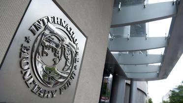 Le logo du Fonds Monétaire International(FMI) à l'entrée du siège de l'organisation à Wahsington  [Saul Loeb / AFP]
