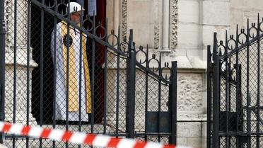 Première messe, deux  mois après l'incendie, à la cathédrale Notre-Dame, le 15 juin à Paris [Zakaria ABDELKAFI / AFP]