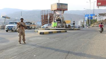 Les forces de sécurité yéménites patrouillent dans la ville portuaire de Moukalla, à 480 km à l'est d'Aden [STRINGER / AFP/Archives]