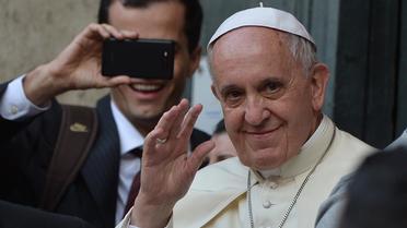 Le pape François devant l'église Saint Ignace de Loyola le 24 avril 2014 à Rome [Filippo Monteforte / AFP/Archives]