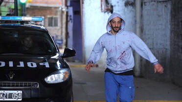 L’ex-policier Miguel Dimarco (J. Minujin) a pour mission d’infiltrer une bande de détenus.
