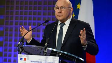 Le ministre des Finances Michel Sapin lors d'une conférence de presse le 30 mars 2016 à Paris [ERIC PIERMONT / AFP/Archives]