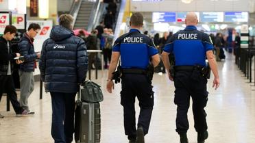 Les forces de sécurité patrouillent le 10 décembre 2015 à l'aéroport de Genève  [Richard Juilliart / AFP/Archives]