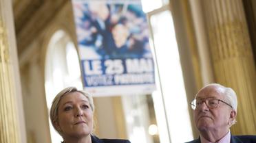 Marine Le Pen et son père Jean-Marie à Paris, le 22 avril 2014  [Lionel Bonaventure / AFP]