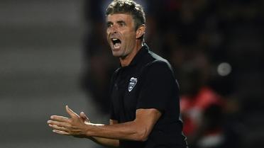 Bernard Blaquart, l'entraîneur de Nîmes, lors du match de L1 face à Angers, à Raymond-Kopa, le 11 août 2018 [JEAN-FRANCOIS MONIER              / AFP/Archives]