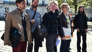 Des membres d'une délégation d'occupants de la ZAD de Notre-Dame-des-Landes arrivent pour une réunion avec la préfète des Pays de la Loire et le ministre de la Transition écologique le 18 avril 2018 à Nantes [JEAN-FRANCOIS MONIER              / AFP/Archives]