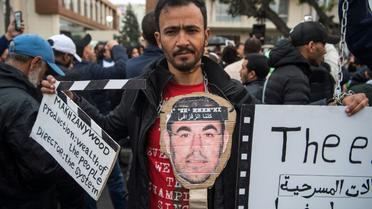 Des manifestants devant la Cour d'appel de Casablanca, le 5 avril 2019, pour réclamer la libération des meneurs du Hirak. [FADEL SENNA / AFP]