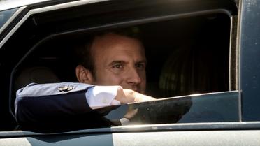 Le président français Emmanuel Macron quitte un bureau de vote lors du 1er tour des législatives, le 11 juin 2017 au Touquet  [Christope Petit Tesson / POOL/AFP]