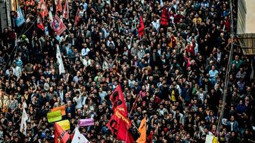 Des milliers de manifestants défilent le 10 octobre 2015 à Istanbul après le pire attentat meurtrier commis en Turquie  [OZAN KOSE / AFP]