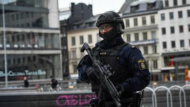 Un policier en patrouille, le 8 avril 2017 à Stockholm [Jonathan NACKSTRAND / AFP/Archives]