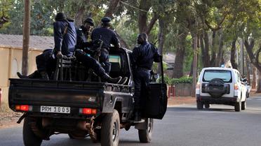 Des policiers en patrouille à Bamako, au Mali [Issouf Sanogo / AFP/Archives]