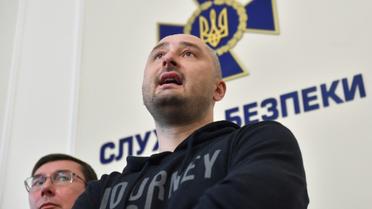 Le journaliste Arkadi Babtchenko donne une conférence de presse à Kiev, le 30 mai 2018 [Sergei SUPINSKY / AFP]